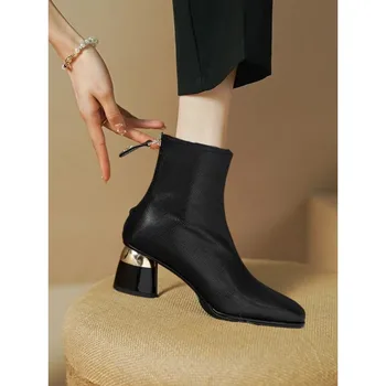 2023Sexy острыми носами эластичные тонкие лодыжки ботинки женщин новый французский замши лоскутное квадратные каблуки повседневная слинг задники ботинок ботинок застежки-молнии