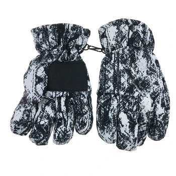Тонкие перчатки с раздельными пальцами, которые ощущаются кожей при езде на лыжах и велосипеде в холодную погоду на открытом воздухе