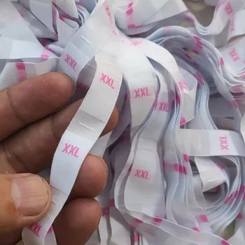 Этикетки с размерами из полиэстера с вашим текстом Розовая этикетка размера 300шт тканые этикетки для одежды Бирка